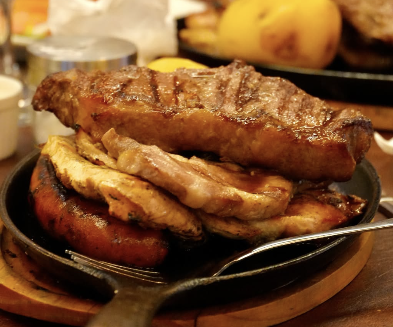 Fogón Sureño — parrilla y cortes a la brasa